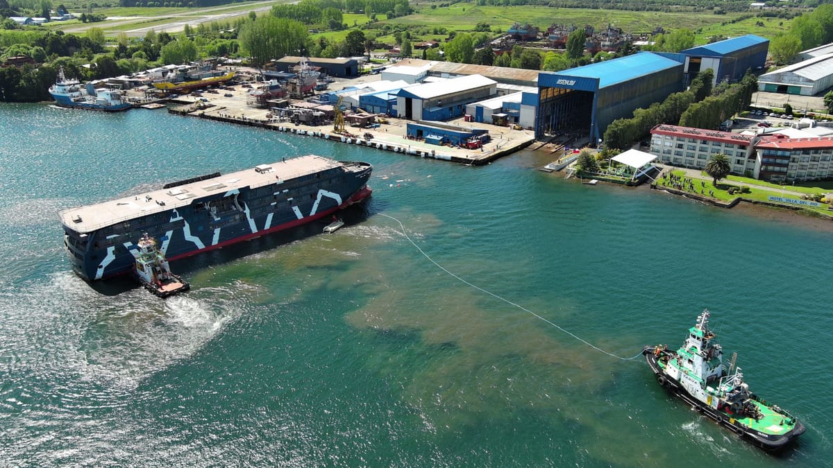 ASENAV Floats Out Antarctica21’s Magellan Discoverer in Chile