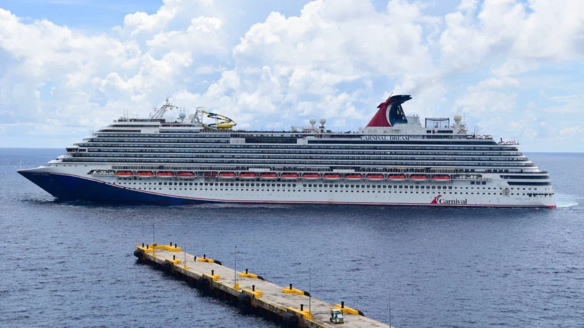 Carnival Dream Extends Christmas Eve Nassau Stay for Maintenance