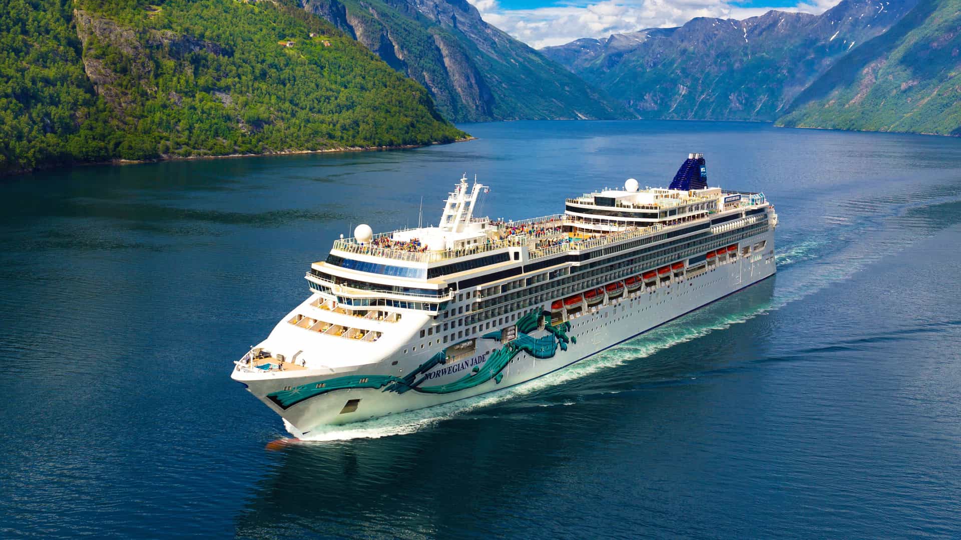 Norwegian Jade Sails From Peru on 17-Night Cruise to San Diego
