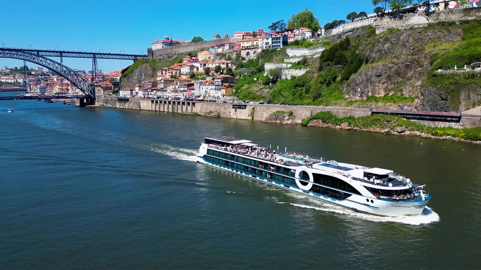 Riviera Offers May Booking Incentives to North American Advisors