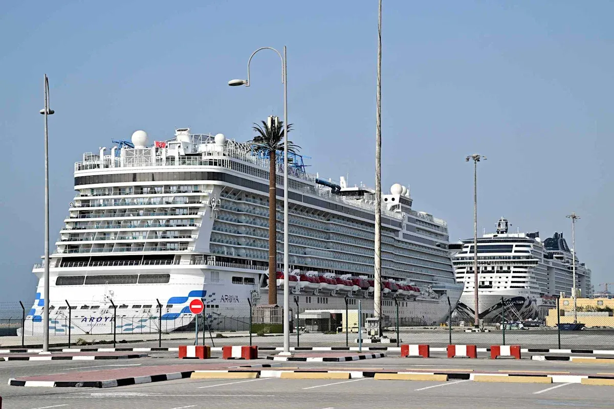 Six Cruise Ships Exit Persian Gulf After Strait of Hormuz Opens