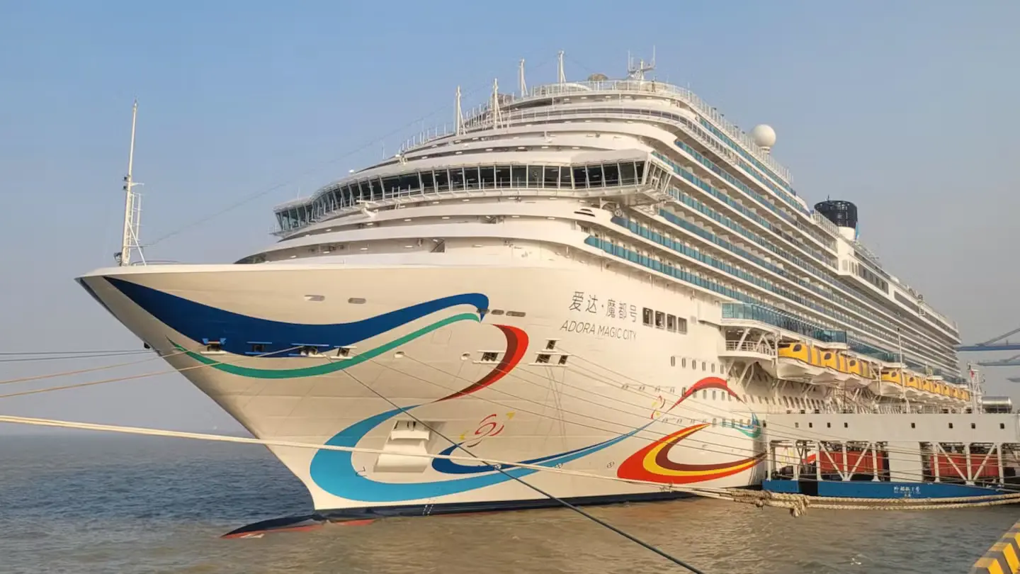 Adora Cruises Takes Crew on Shanghai Culture Tour