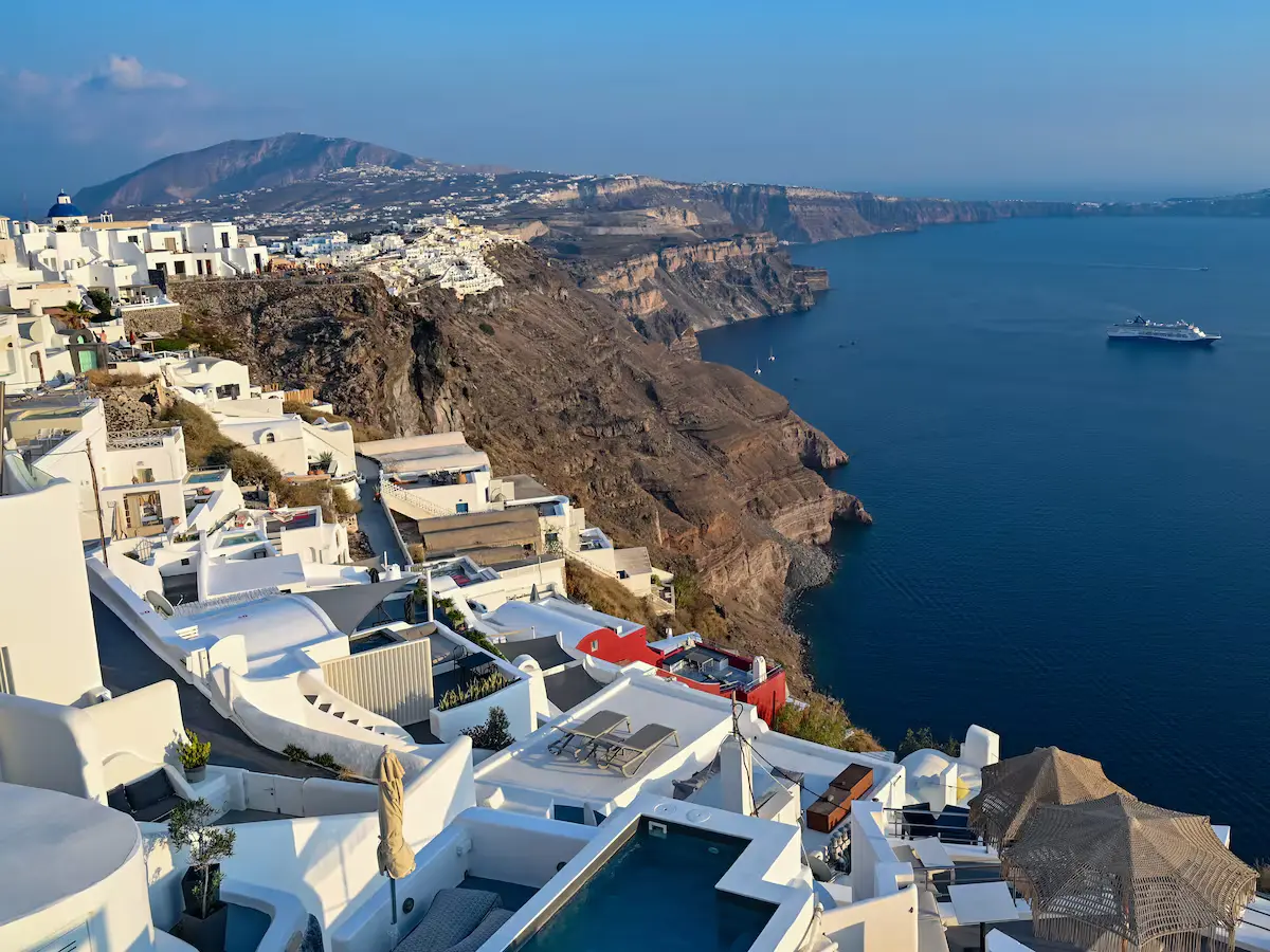 Greek Authorities Probe UK Passenger’s Cruise Death Near Santorini