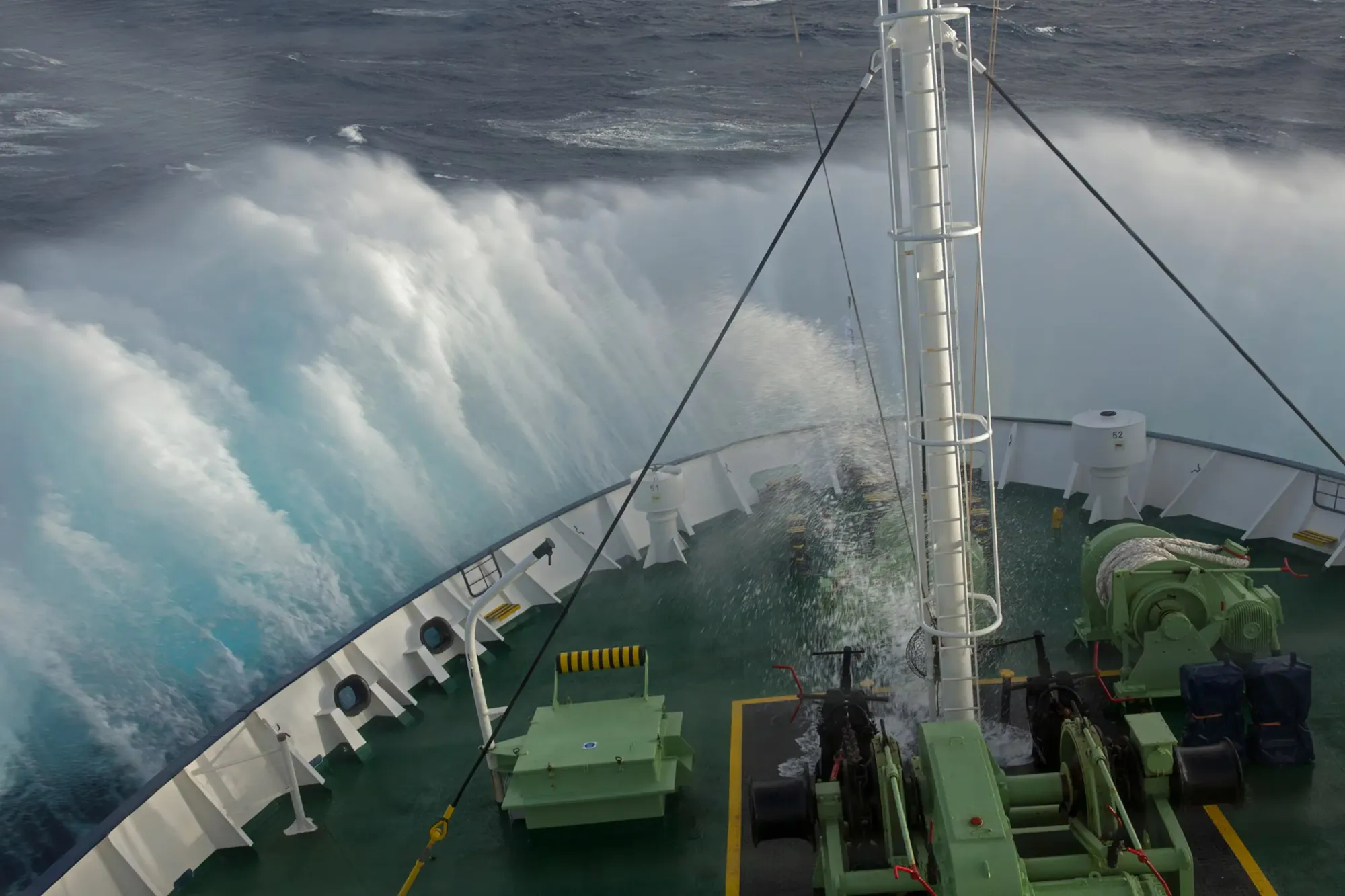 Video Shows Cruise Ship Battered by Large Waves in Drake Passage