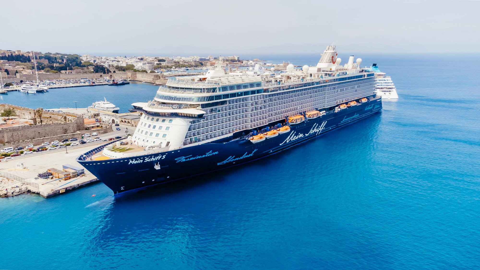 Mein Schiff 5 Brings 2,560 Tourists to Alexandria