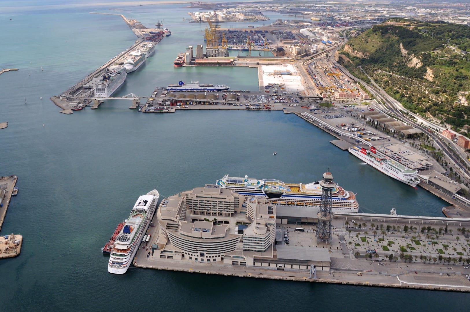 Barcelona Labor Blockade Forces Cruise Passengers to Walk to Terminals