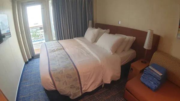 Passengers Sue Carnival Over Alleged Bedbugs Aboard Carnival Horizon