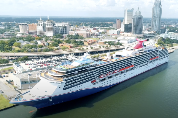 Fog Delays Carnival Spirit in Mobile, Shifts New Year Cruise Boarding