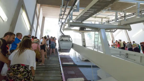 Santorini Limits Athinios Cruise Disembarkation to 30%