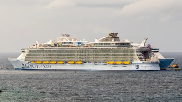 Harmony of the Seas Reorders Bahamas Calls Due to Rough Weather
