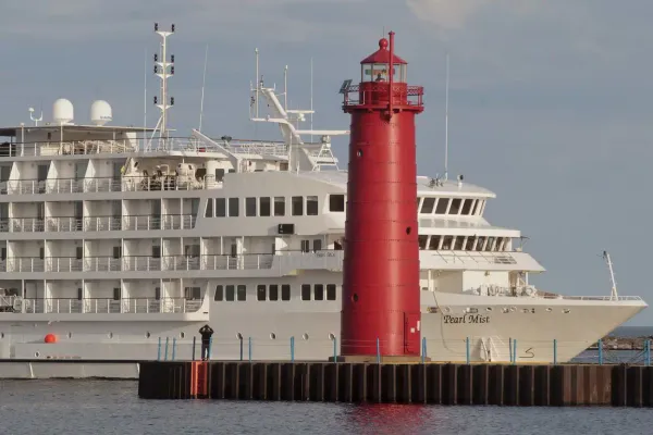 Ludington’s First Cruise Calls Show Uneven Local Business Gains