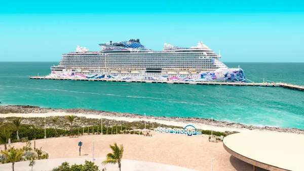 Norwegian Cruise Line Opens Aperol Beach Lounge at Great Stirrup Cay