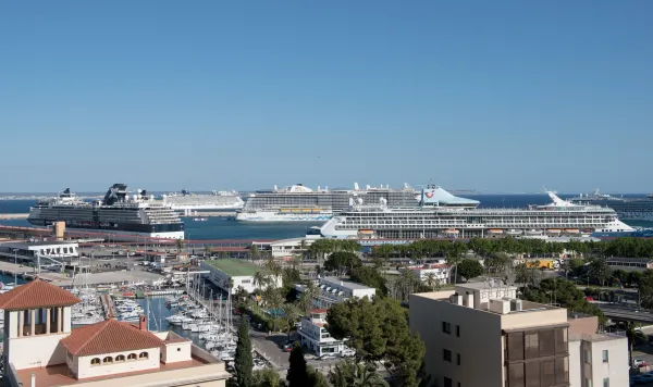 Palma Lowers Peak-Summer Cruise Passenger Threshold to 7,500