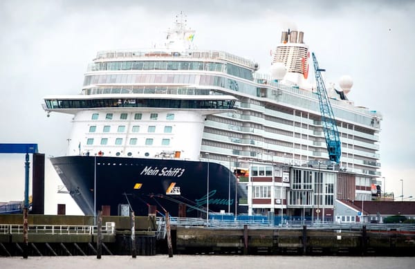 Mein Schiff 3 Returns to Bremerhaven After Container Ship Collision